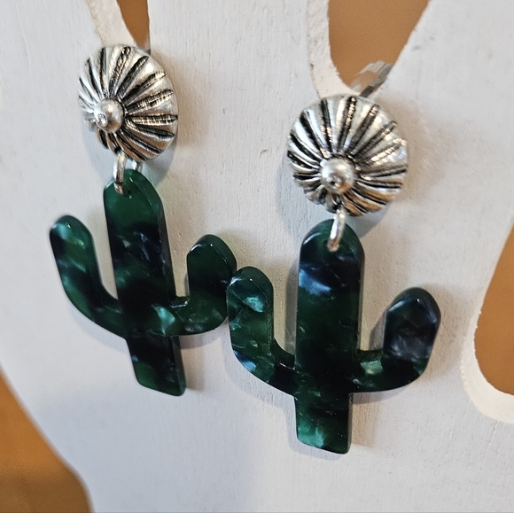NWT'S - COWGIRL CONFETTI - Wild Cactus Silver Tone Stud Drop Earrings - Picture 2 of 7